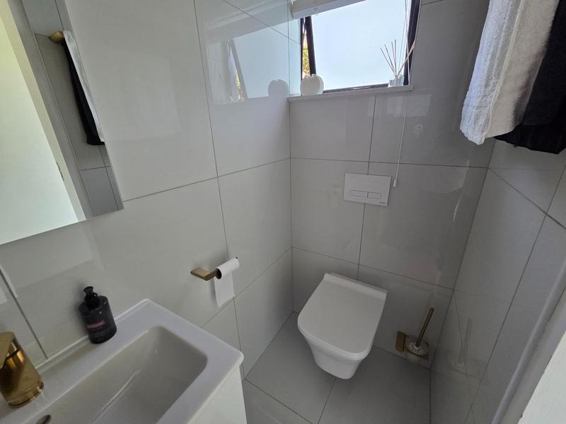 To Let 2 Bedroom Property for Rent in University Estate Western Cape